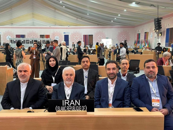 آینهکاری ایرانی هنر پیوندزدن ماده و معناست/ بهرسمیتشناختن یک نظام دانایی و یک جهانبینی نوری است که سدههاست افق فرهنگی و معنوی ایران را روشن کرده است آینهکاری ایرانی هنر پیوندزدن ماده و معناست/ بهرسمیتشناختن یک نظام دانایی و یک جهانبینی نوری است که سدههاست افق فرهنگی و معنوی ایران را روشن کرده است