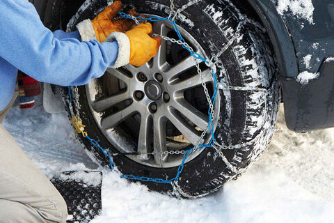 نحوه نصب زنجیر چرخ روی تایر خودرو نحوه نصب زنجیر چرخ روی تایر خودرو