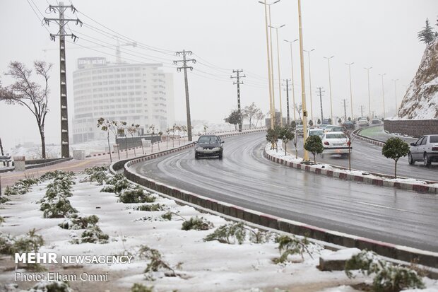 هشدار نارنجی و زرد برف و باران برای ۲۰ استان؛ ضرورت پرهیز از سفر رفتن هشدار نارنجی و زرد برف و باران برای ۲۰ استان؛ ضرورت پرهیز از سفر رفتن