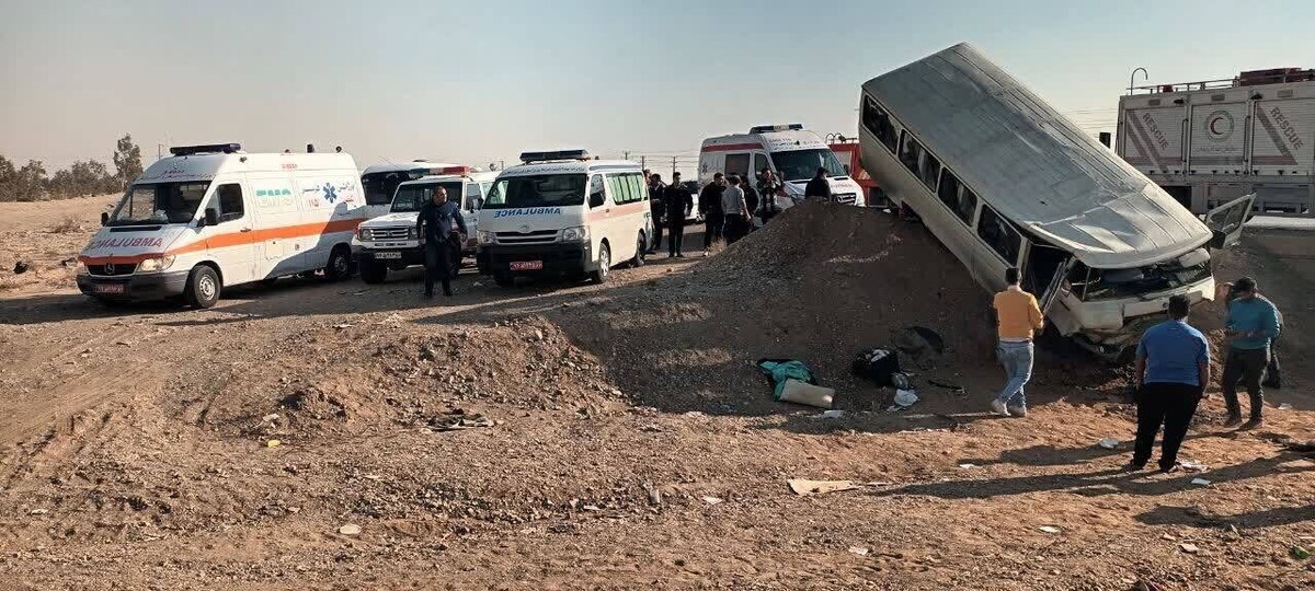 ۱۲ مصدوم در حادثه سقوط مینیبوس دانشآموزان از بالای پل ۱۲ مصدوم در حادثه سقوط مینیبوس دانشآموزان از بالای پل