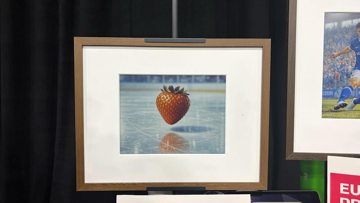 این قاب نقاشی جادویی است! این قاب نقاشی جادویی است!