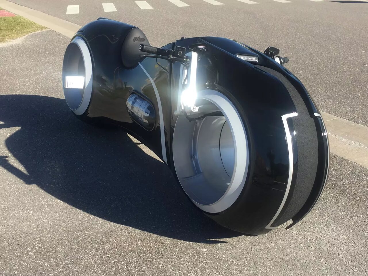 موتورسیکلت تخیلی به فروش میرسد موتورسیکلت تخیلی به فروش میرسد