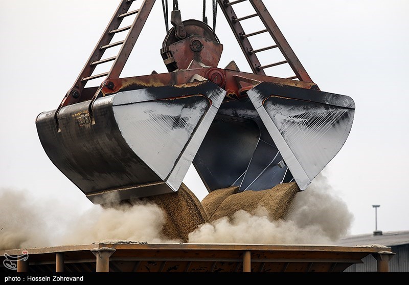 کشتیهای حامل کالاهای اساسی ٢4 ساعته تخلیه میشوند کشتیهای حامل کالاهای اساسی ٢4 ساعته تخلیه میشوند