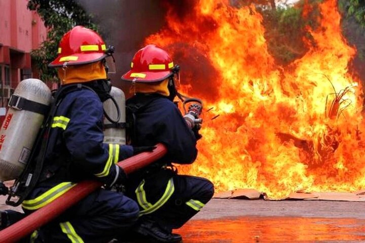 اعزام اورژانس به محل حریق در بازارچه بزرگ جنت آباد اعزام اورژانس به محل حریق در بازارچه بزرگ جنت آباد