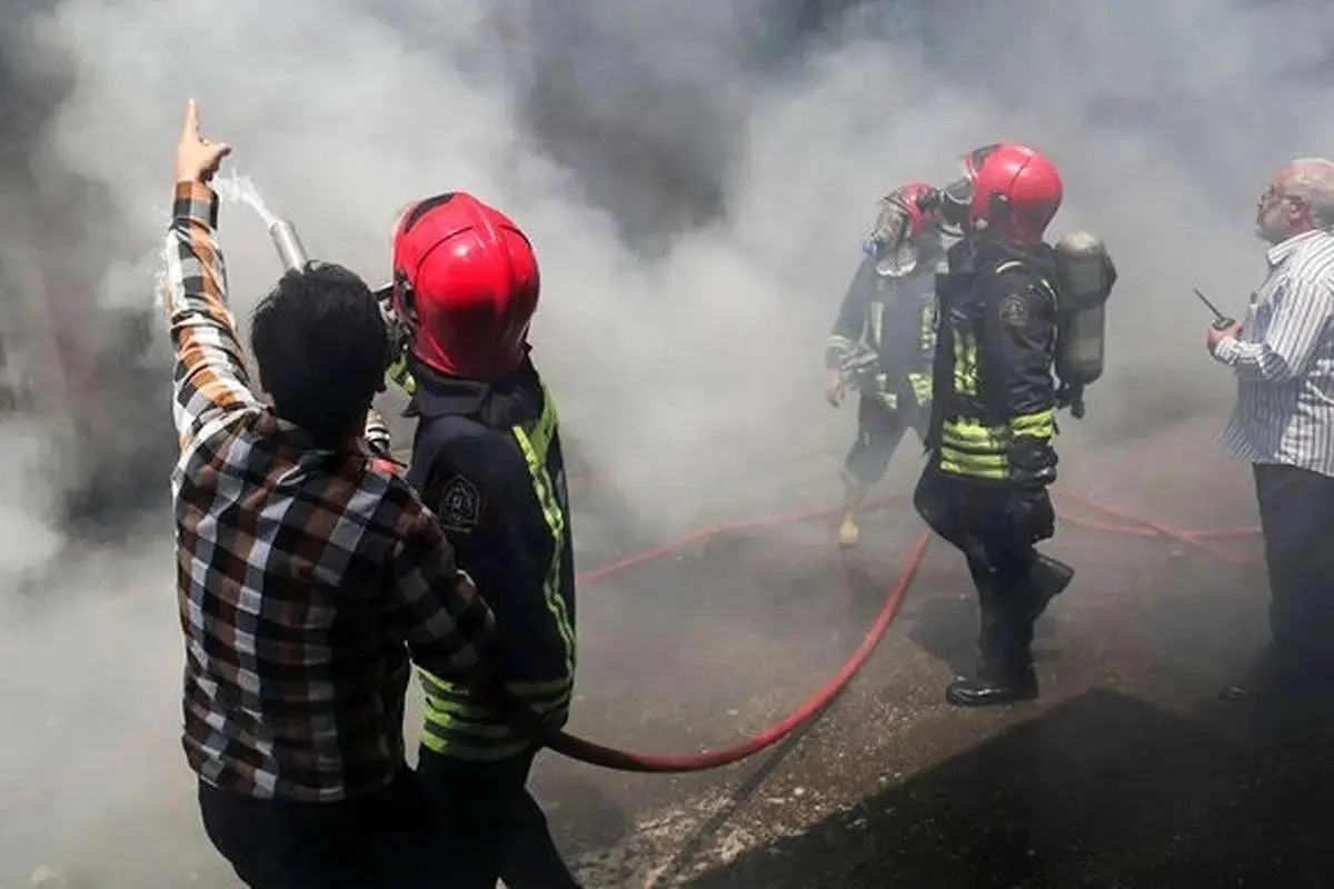 فوری؛ آتشسوزی گسترده در آبادان / اولین تصاویر از محل حادثه منتشر شد فوری؛ آتشسوزی گسترده در آبادان / اولین تصاویر از محل حادثه منتشر شد