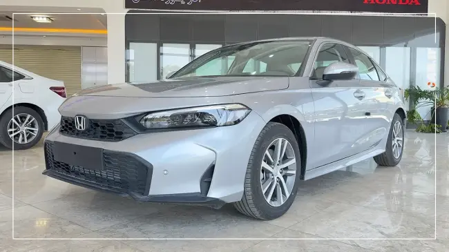 هوندا سیویک در مقابل مزدا 3! رقبای قدیمی با نسلهای جدید هوندا سیویک (6).webp