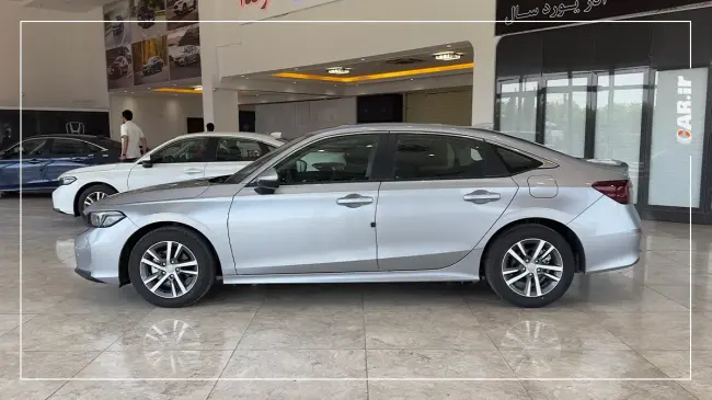 هوندا سیویک در مقابل مزدا 3! رقبای قدیمی با نسلهای جدید هوندا سیویک (7).webp