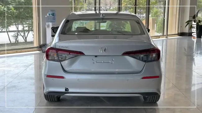 هوندا سیویک در مقابل مزدا 3! رقبای قدیمی با نسلهای جدید هوندا سیویک (4).webp