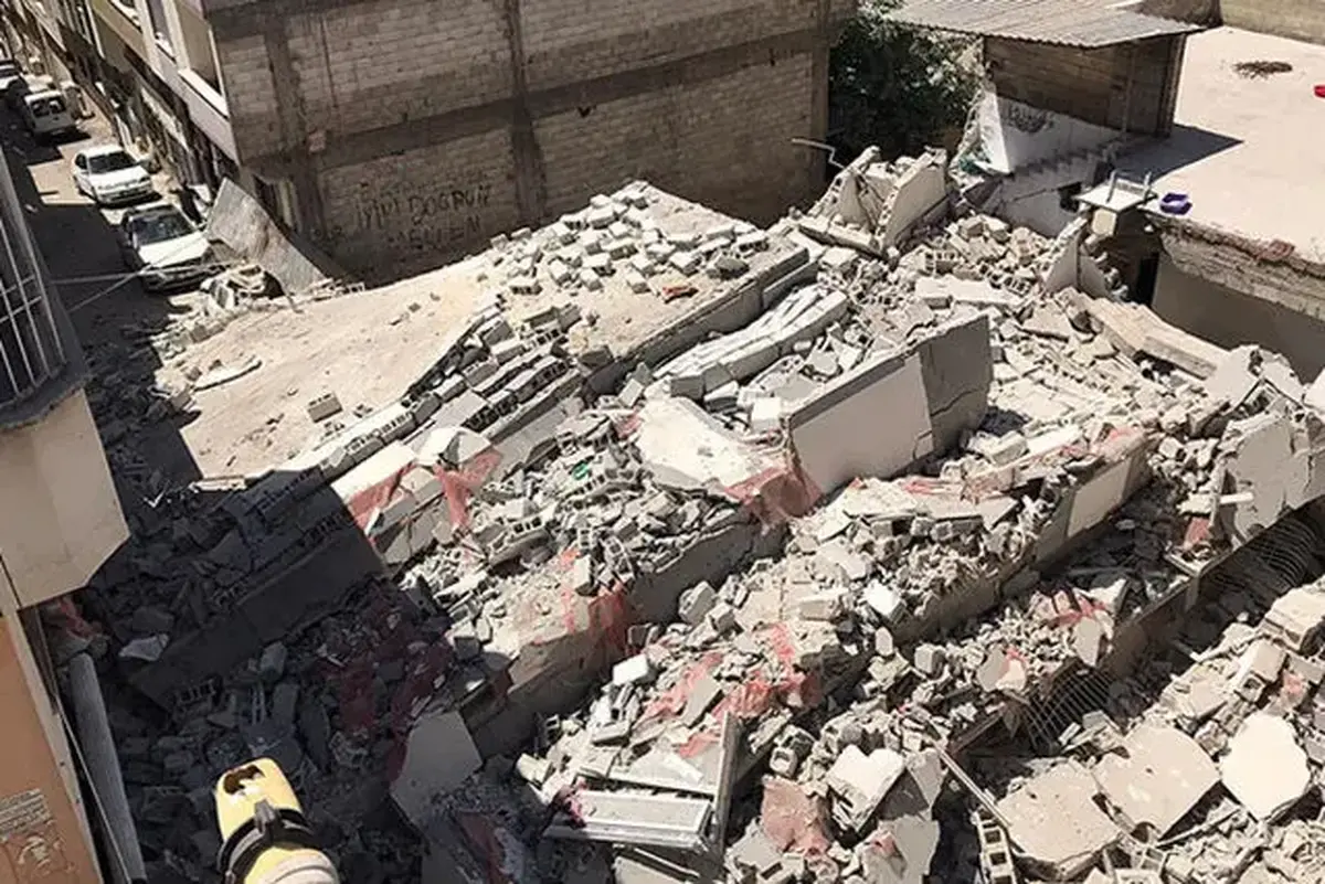 جزئیات ریزش یک ساختمان ۲ طبقه در کوی علوی اهواز جزئیات ریزش یک ساختمان ۲ طبقه در کوی علوی اهواز