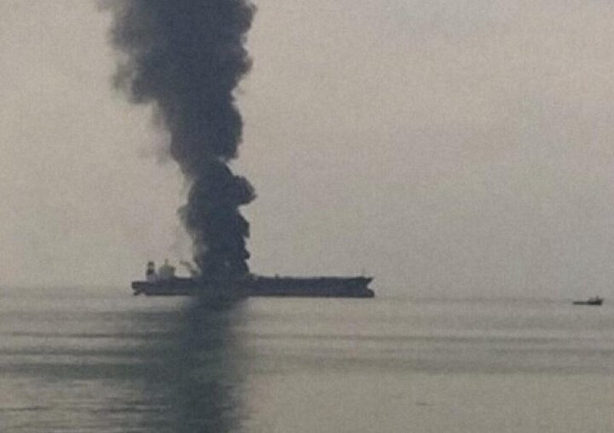 دامنه درگیریها به دریای سرخ رسید/ حمله موشکی به پالایشگاه ینبع دامنه درگیریها به دریای سرخ رسید/ حمله موشکی به پالایشگاه ینبع