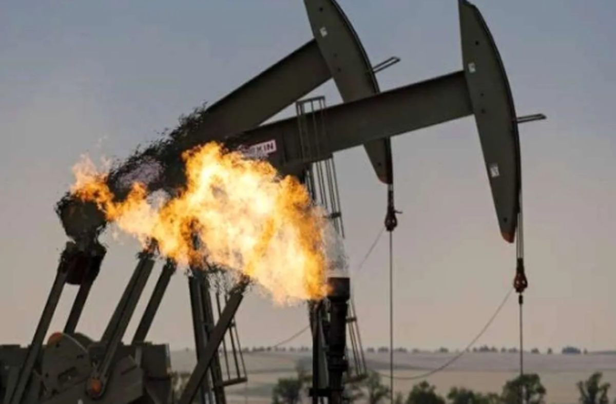 نفت ۲۰۰ دلاری شد/ بازار انرژی زیر سایه تنشهای منطقهای نفت ۲۰۰ دلاری شد/ بازار انرژی زیر سایه تنشهای منطقهای