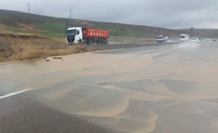 آبگرفتگی در محورهای مواصلاتی همدان؛ رانندهها مراقب باشند آبگرفتگی در محورهای مواصلاتی همدان؛ رانندهها مراقب باشند