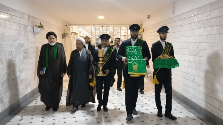 آزادی ۱۰ زندانی در استان قم به برکت پرچم حرم حضرت معصومه(س) آزادی ۱۰ زندانی در استان قم به برکت پرچم حرم حضرت معصومه(س)