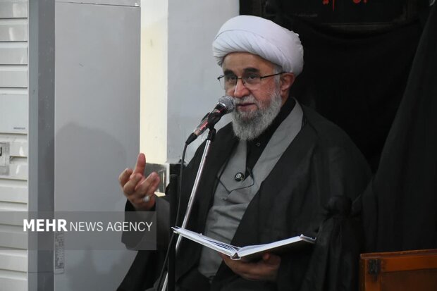 آیتالله رمضانی: سردار شهید حقبین در مقابل داعش خیبرشکن بود آیتالله رمضانی: سردار شهید حقبین در مقابل داعش خیبرشکن بود