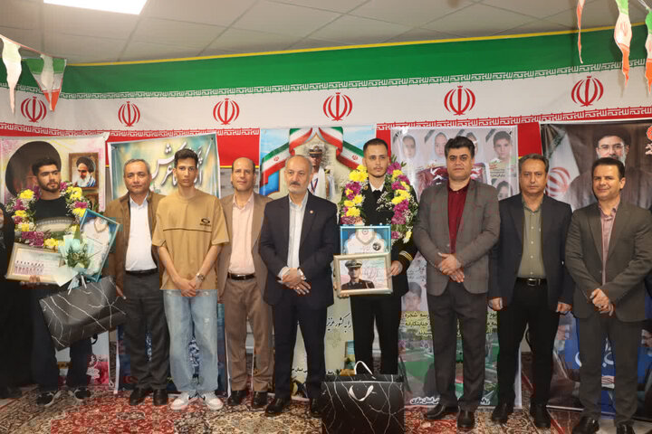 آیین تجلیل از ۲ خدمه ناو دنا در اراک برگزار شد آیین تجلیل از ۲ خدمه ناو دنا در اراک برگزار شد