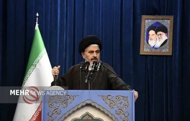 ارتش و سپاه در اوج اقتدار جهانی هستند؛اعتماد به مسئولان، راهکار مقابله ارتش و سپاه در اوج اقتدار جهانی هستند؛اعتماد به مسئولان، راهکار مقابله