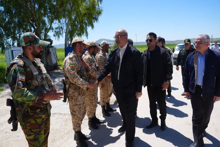 استاندار کرمانشاه: خدمت مرزداران مایه آرامش و امنیت مردم است استاندار کرمانشاه: خدمت مرزداران مایه آرامش و امنیت مردم است