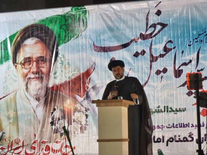 امام جمعه گناوه: تفرقه افکنی بین مردم و مسئولان راهبرد دشمن است امام جمعه گناوه: تفرقه افکنی بین مردم و مسئولان راهبرد دشمن است