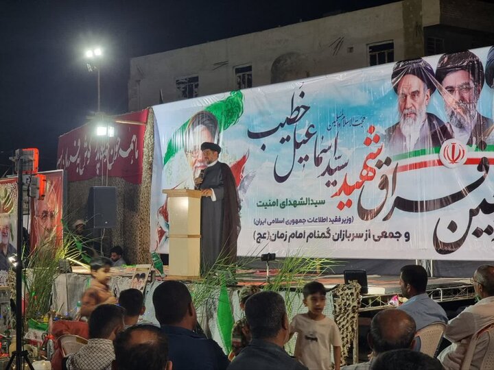 امام جمعه گناوه: تفرقه افکنی بین مردم و مسئولان راهبرد دشمن است امام جمعه گناوه: تفرقه افکنی بین مردم و مسئولان راهبرد دشمن است