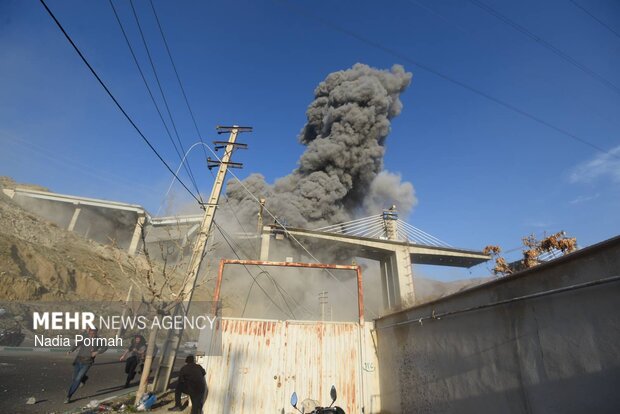 ایستادن در آتش؛ روایت عکاس شجاعی که ماند تاانفجارهای پل B۱را روایت کند ایستادن در آتش؛ روایت عکاس شجاعی که ماند تاانفجارهای پل B۱را روایت کند