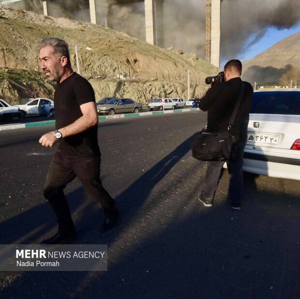 ایستادن در آتش؛ روایت عکاس شجاعی که ماند تاانفجارهای پل B۱را روایت کند ایستادن در آتش؛ روایت عکاس شجاعی که ماند تاانفجارهای پل B۱را روایت کند