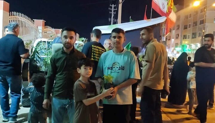 ایستگاه توزیع نهال رایگان در گناوه برپا شد ایستگاه توزیع نهال رایگان در گناوه برپا شد