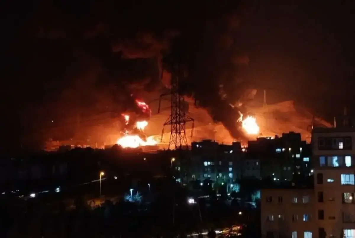 با انهدام مخازن در تهران ۷۰ تا ۸۰ میلیون لیتر سوخت از بین رفت با انهدام مخازن در تهران ۷۰ تا ۸۰ میلیون لیتر سوخت از بین رفت