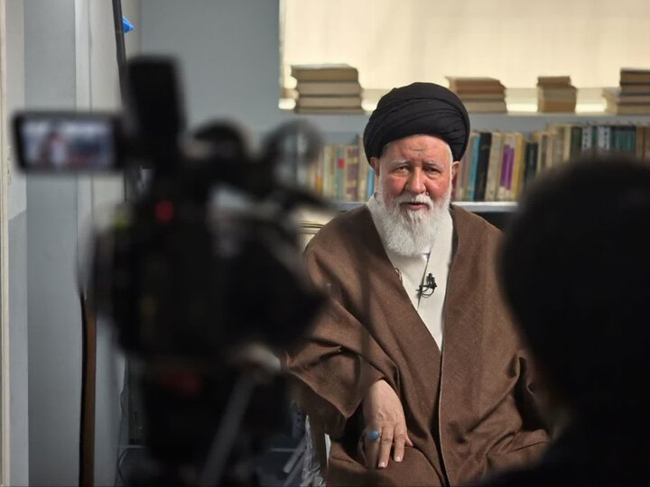 بازدید امام جمعه مشهد از منزل رهبر شهید انقلاب بازدید امام جمعه مشهد از منزل رهبر شهید انقلاب