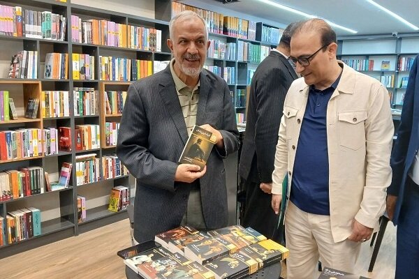 بازگشایی کتابفروشی علمی و فرهنگی در خیابان انقلاب بازگشایی کتابفروشی علمی و فرهنگی در خیابان انقلاب