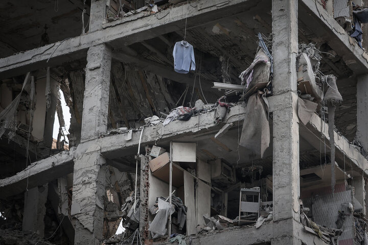 بانوی عکاس از ۴۰ روز بیم و امید گفت؛ قابهایی که در بهشت زهرا جاماند بانوی عکاس از ۴۰ روز بیم و امید گفت؛ قابهایی که در بهشت زهرا جاماند