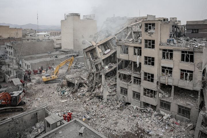 بانوی عکاس از ۴۰ روز بیم و امید گفت؛ قابهایی که در بهشت زهرا جاماند بانوی عکاس از ۴۰ روز بیم و امید گفت؛ قابهایی که در بهشت زهرا جاماند