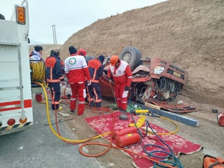 برخورد تریلی بدون ترمز با ۱۶ خودرو در هشترود برخورد تریلی بدون ترمز با ۱۶ خودرو در هشترود