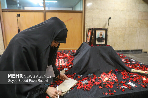 تجلیل از دختران شهدای «جنگ رمضان» در باقرشهر تجلیل از دختران شهدای «جنگ رمضان» در باقرشهر