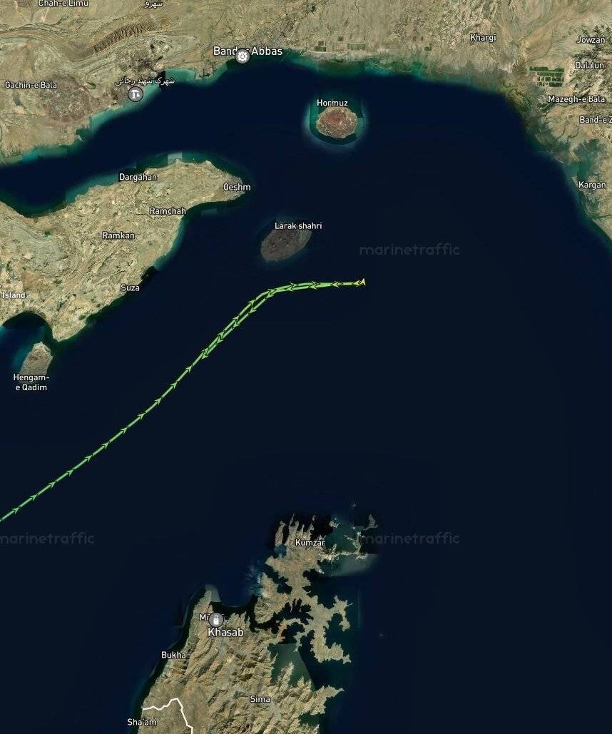 توقف و بازگشت دو نفتکش در ورودی تنگه توقف و بازگشت دو نفتکش در ورودی تنگه