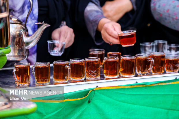 خدمترسانی ۸ موکب جادهای به حدود ۴ هزار زائر پیاده دهه کرامت در مشهد خدمترسانی ۸ موکب جادهای به حدود ۴ هزار زائر پیاده دهه کرامت در مشهد