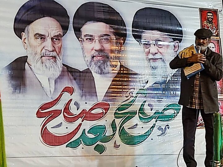 خلیلی: دل رزمندگان پای لانچرها به حضور مردم گرم است خلیلی: دل رزمندگان پای لانچرها به حضور مردم گرم است