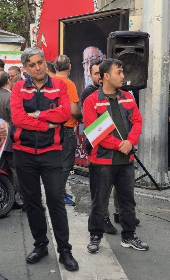 در سوگ «پدر»؛ میثاق کارگران با رهبر شهید در خیابان کشوردوست در سوگ «پدر»؛ میثاق کارگران با رهبر شهید در خیابان کشوردوست