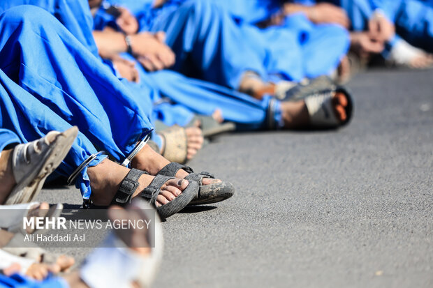 دستگیری ۶ قاچاقچی و کشف ۲۸۱ کیلوگرم مواد مخدر در غرب تهران دستگیری ۶ قاچاقچی و کشف ۲۸۱ کیلوگرم مواد مخدر در غرب تهران