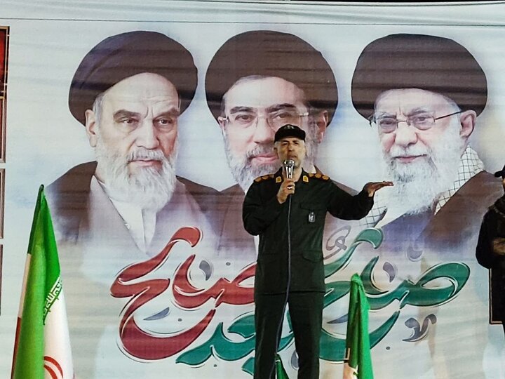 سرهنگ ملکعلیپور: پیام نیروهای مسلح به مردم ماندن در میدان است سرهنگ ملکعلیپور: پیام نیروهای مسلح به مردم ماندن در میدان است