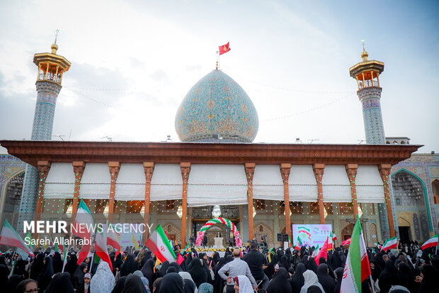 شاهچراغ(ع)؛ چراغ همیشه روشن ولایت در قلب ایران اسلامی شاهچراغ(ع)؛ چراغ همیشه روشن ولایت در قلب ایران اسلامی