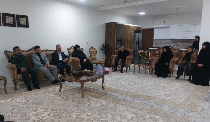 مسئولان کنگان با خانواده شهید جنگ رمضان دیدار کردند مسئولان کنگان با خانواده شهید جنگ رمضان دیدار کردند