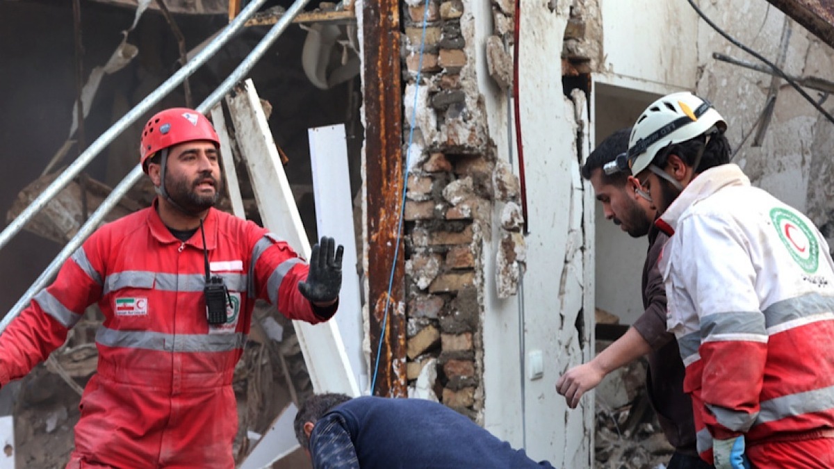 نجات ۴۱۰ نفر از زیرآوار در تهران/ آتش نشانی خبر داد نجات ۴۱۰ نفر از زیرآوار در تهران/ آتش نشانی خبر داد