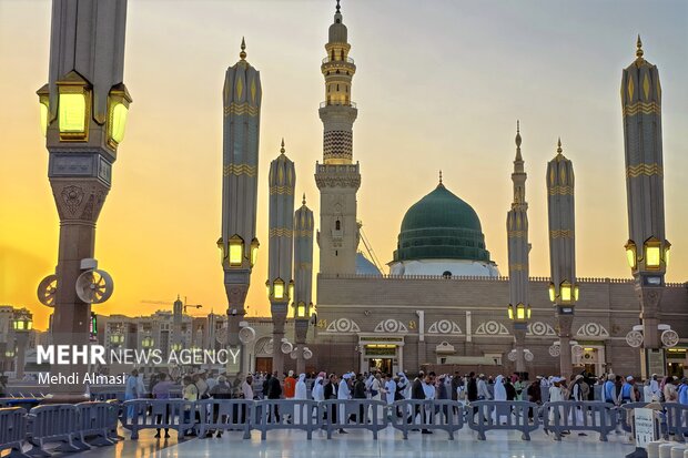 نخستین گروه از زائران بیتالله الحرام وارد مدینه شدند نخستین گروه از زائران بیتالله الحرام وارد مدینه شدند