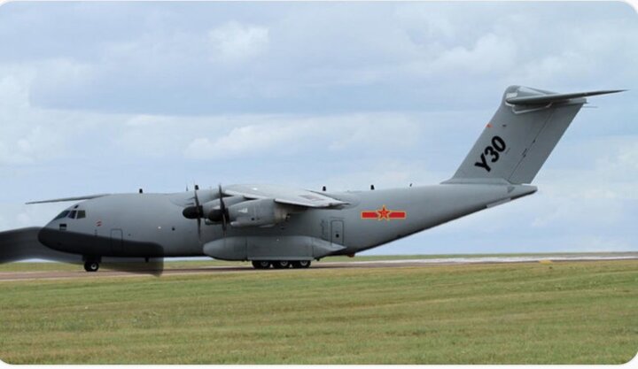 نمایش هواپیمای چینی تاکتیکی با ظرفیت حمل ۳۰ تن بار نمایش هواپیمای چینی تاکتیکی با ظرفیت حمل ۳۰ تن بار