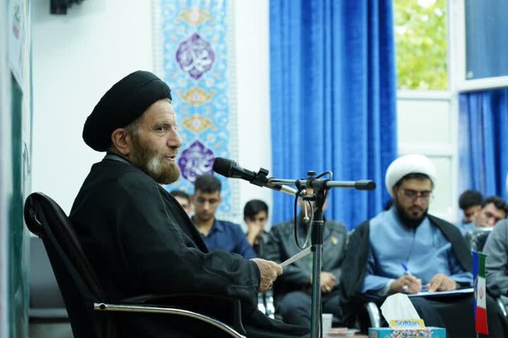 نیاز اساسی نسل جوان انس با کتاب و بهرهگیری از منابع مکتوب است نیاز اساسی نسل جوان انس با کتاب و بهرهگیری از منابع مکتوب است