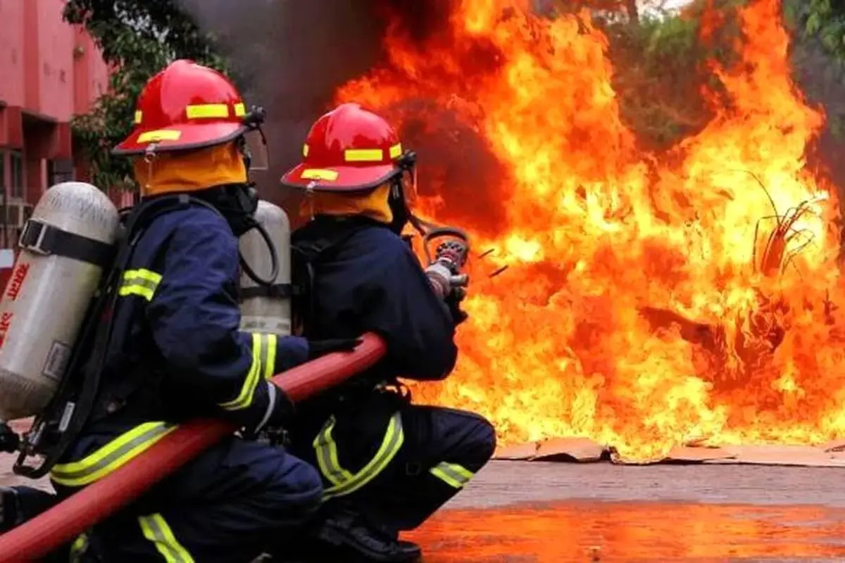 وقوع آتشسوزی مهیب در خیابان شافعی درگهان+ جزئیات وقوع آتشسوزی مهیب در خیابان شافعی درگهان+ جزئیات