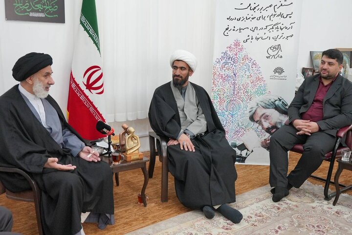 کنشگری هنرمندان در میدان تقویتکننده روحیه مردم است کنشگری هنرمندان در میدان تقویتکننده روحیه مردم است