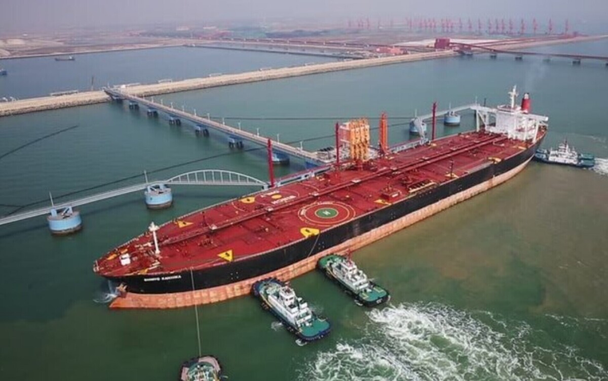 گزارش رویترز درمورد میزان فروش نفت در بندر فجیره امارات؛ پس از جنگ علیه ایران گزارش رویترز درمورد میزان فروش نفت در بندر فجیره امارات؛ پس از جنگ علیه ایران