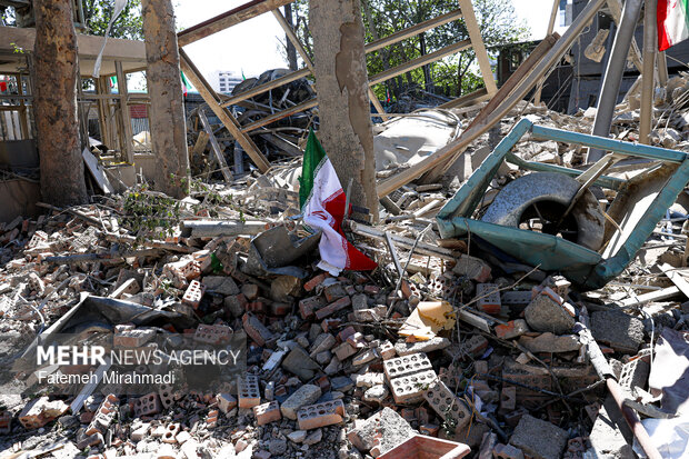 گیتاریست بهنام بانی برای دانشگاه صنعتی شریف نواخت گیتاریست بهنام بانی برای دانشگاه صنعتی شریف نواخت