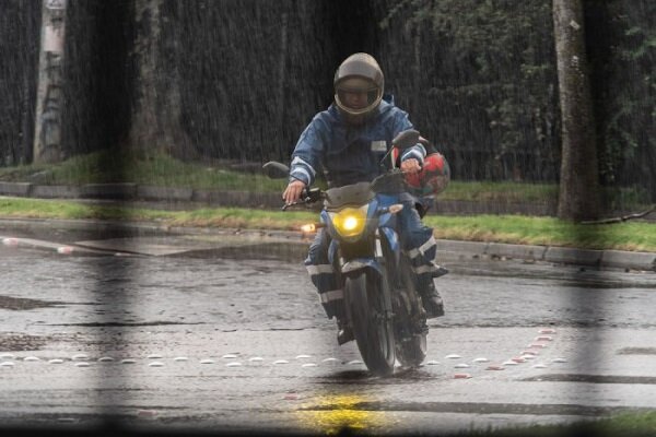 ۲۵۰۰ کلاه ایمنی به موتورسواران در خوزستان اهدا شد ۲۵۰۰ کلاه ایمنی به موتورسواران در خوزستان اهدا شد